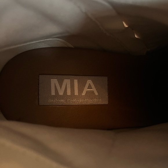 MIA Snake Print Booties, Size 6 - Picture 4 of 4